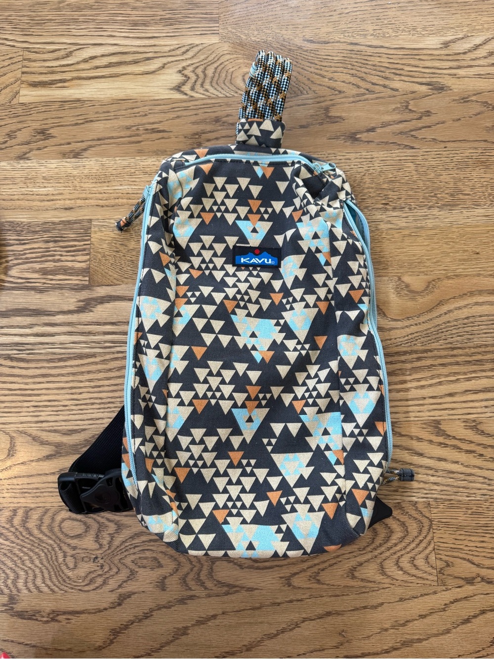 KAVU Sling Backpack Bag in Black with Geometric Print